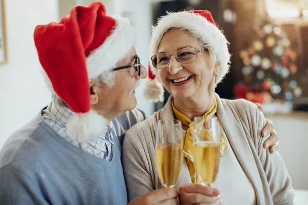 Happy Senior Woman Her Husband Toasting Champagne While Celebrating Christmas — ストック写真