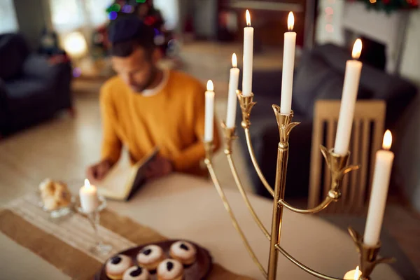 Close Menorah Lighted Candles Hanukkah Man Reading Hebrew Bible Background — ストック写真