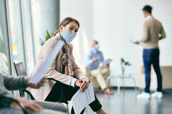 Young Pensive Businesswoman Wearing Face Mask Waiting Job Interview Office — Foto Stock