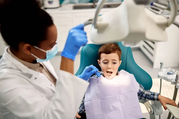 Small Boy Having His Teeth Examined Female Dentist Dental Clinic — 图库照片