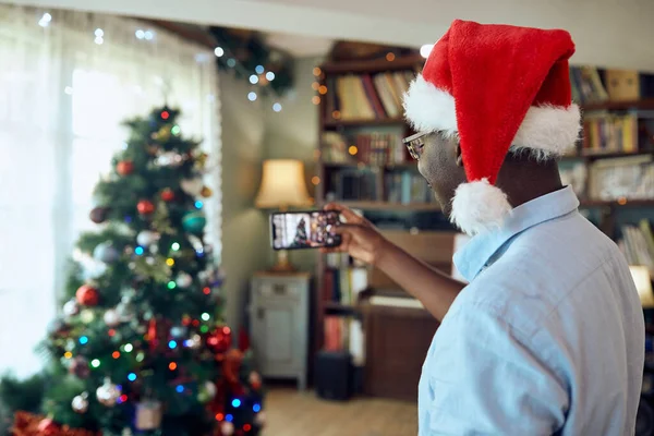 Back View Man Using Mobile Phone Photographing Decorated Christmas Tree — ストック写真