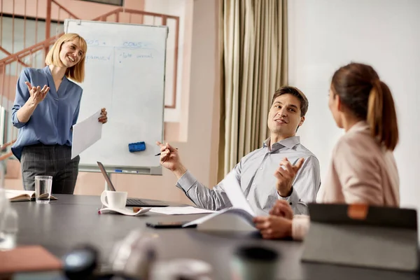 Group Entrepreneurs Communicating While Having Business Meeting Office Focus Businessman — Foto de Stock
