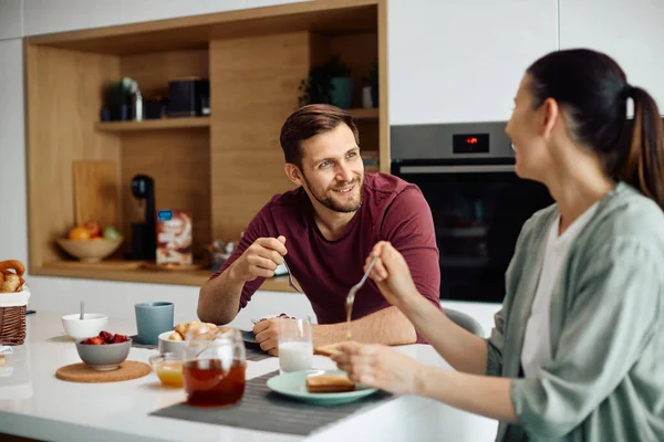Happy Man Having Breakfast His Wife Morning Talking Her Dining — Stockfoto