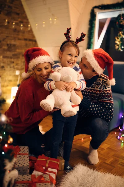 Cheerful Little Girl Her Parents Having Fun Together Christmas Eve — Zdjęcie stockowe