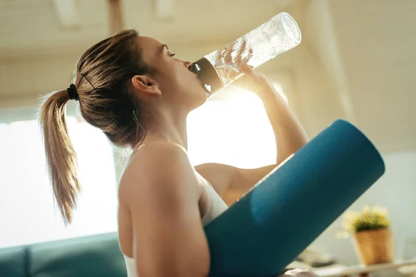 Low Angle View Athletic Woman Eyes Closed Drinking Water Sports — ストック写真