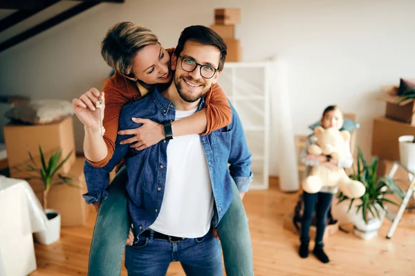 Happy Mid Adult Couple Having Fun While Relocating New House — Stockfoto