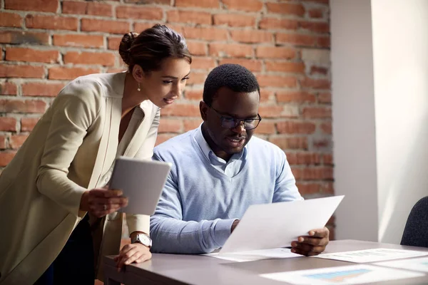 Young Businesswoman Touchpad Her African American Colleague Going Reports While — Foto de Stock