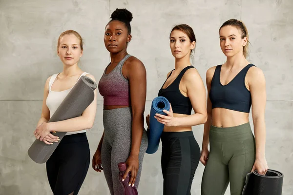 Group Young Diverse Sportswomen Standing Wall Looking Camera — Stockfoto