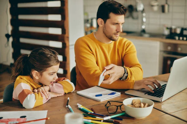 Single Father Holding Smart Phone His Daughter While Working Computer — Φωτογραφία Αρχείου