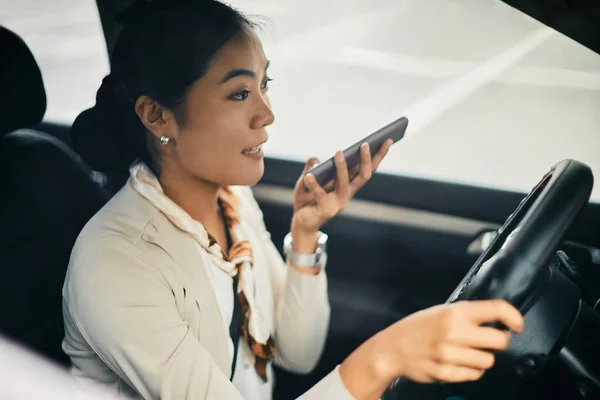 Asian Businesswoman Communicating Smart Phone Speaker While Driving Car City — 图库照片