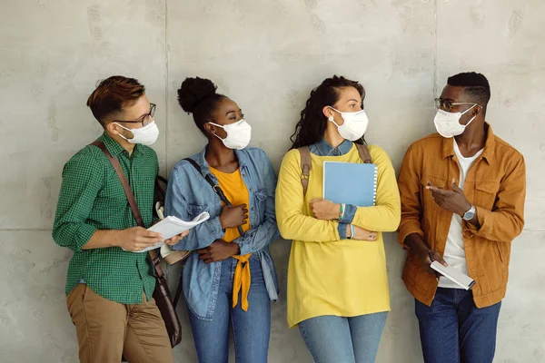 Small Group University Students Wearing Protective Face Masks While Talking — Foto Stock