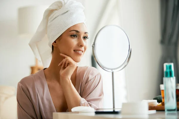 Young Woman Pure Fresh Face Skin Looking Her Self Mirror — Φωτογραφία Αρχείου