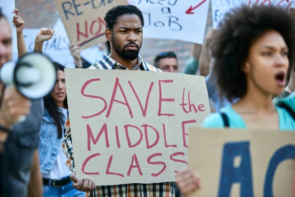 African American Man Carrying Banner Middle Class Inscription While Protesting — Stok fotoğraf