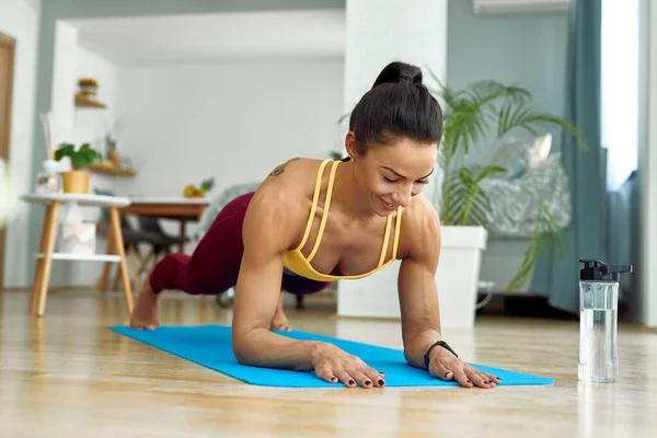 Smiling Muscular Build Woman Working Out Plank Pose Home — Foto de Stock