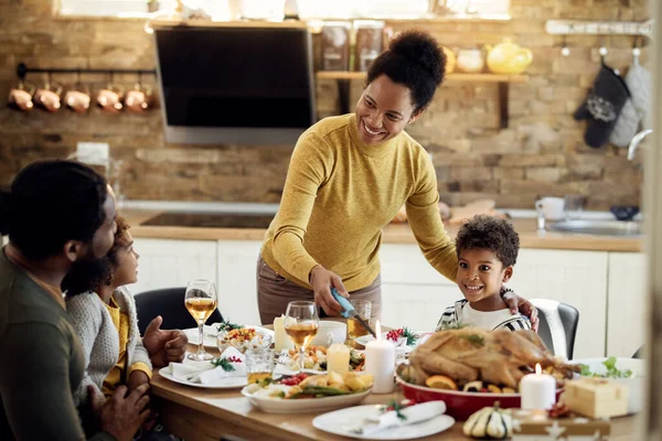 Happy African American Woman Having Christmas Lunch Her Family Lightening — Foto de Stock