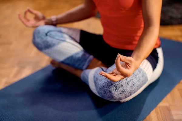Close Zen Athlete Meditating Lotus Position While Exercising Home — Fotografia de Stock