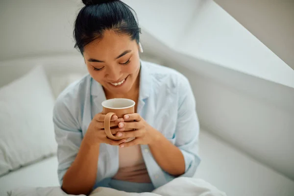 Happy Asian Woman Drinking Coffee While Relaxing Bed Morning — 图库照片