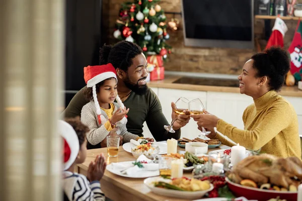 Happy African American Family Having Christmas Lunch Dining Table Parents — ストック写真