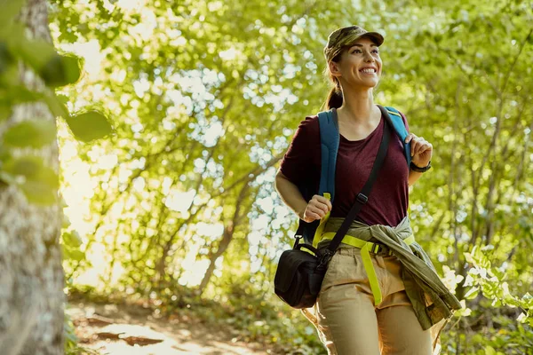 Happy Female Hiker Backpack Walking Forest — Stock Photo, Image