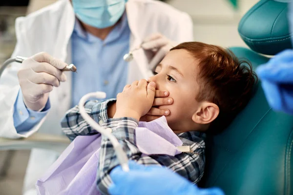 Scared Little Boy Refusing Open His Mouth While Having Appointment — Stockfoto