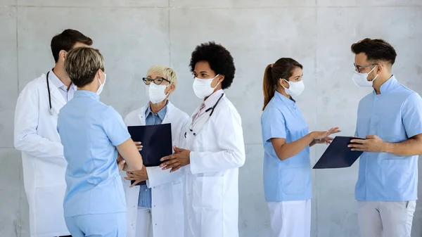 Group Doctors Nurses Wearing Protective Face Masks While Communicating Lobby — 스톡 사진