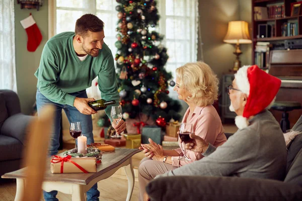 Happy Adult Son Celebrating Christmas His Mature Parents Serving Them — ストック写真