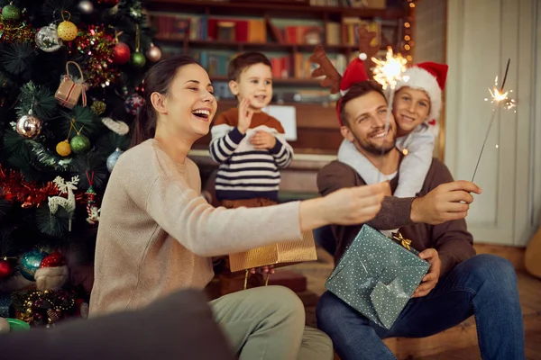 Happy Woman Her Family Using Sparklers Having Fun Christmas Day — Zdjęcie stockowe