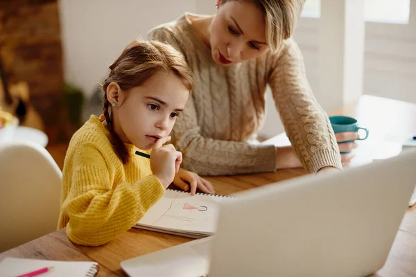 Little Girl Her Mother Using Laptop Homeschooling — Foto de Stock
