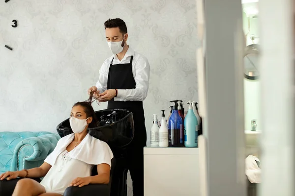 Male Hairstylist Taking Care Customer Hair Reopening Coronavirus Epidemic — Zdjęcie stockowe