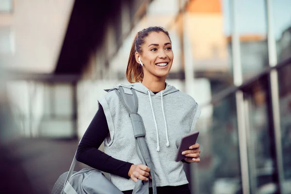 Young Happy Female Athlete Walking Gym Sports Training — Stockfoto