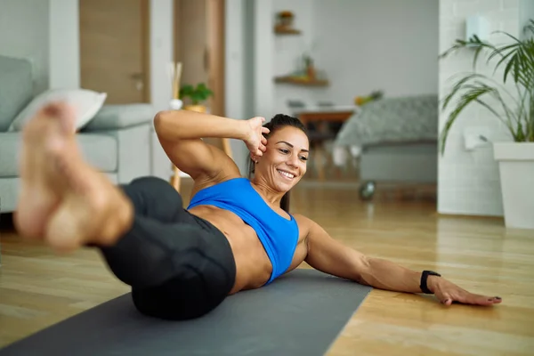 Young Happy Athletic Woman Doing Side Sit Ups While Exercising — Foto de Stock