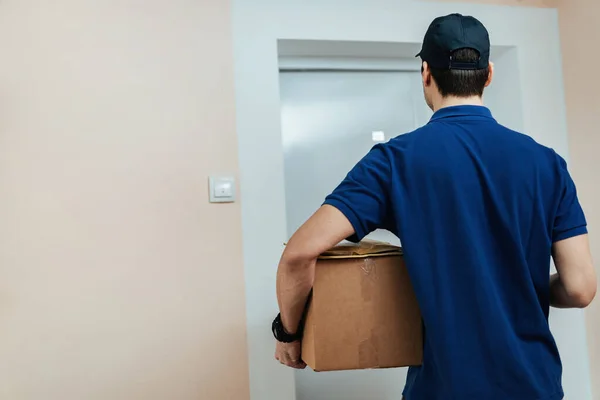Rear View Delivery Man Holding Packages While Standing Customer Doorway — Stok Foto