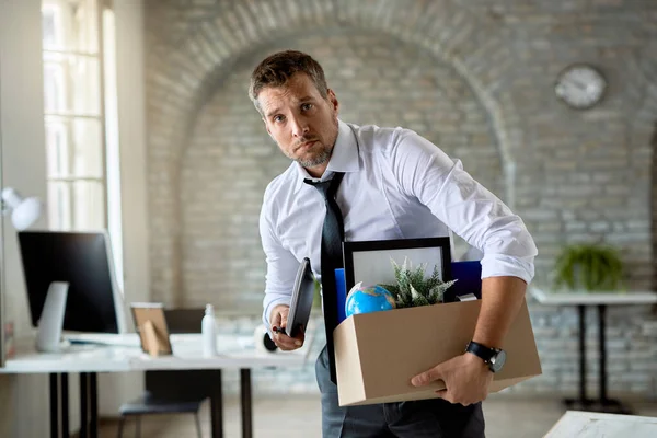 Distraught Businessman Leaving Office Carrying His Belongings Getting Fired — Stockfoto