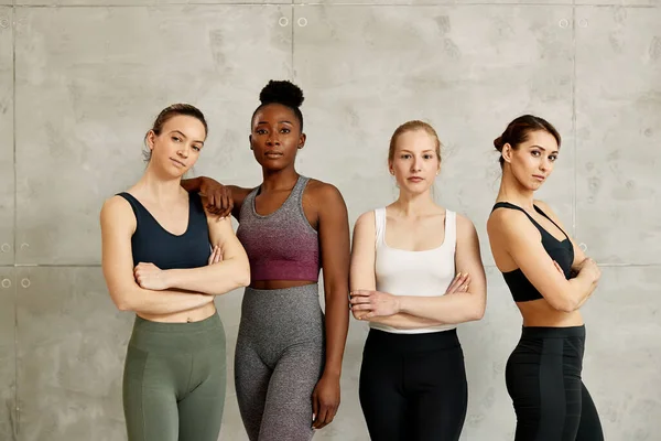 Portrait Confident Multi Ethnic Group Sportswomen Wall Copy Space — Stock Photo, Image