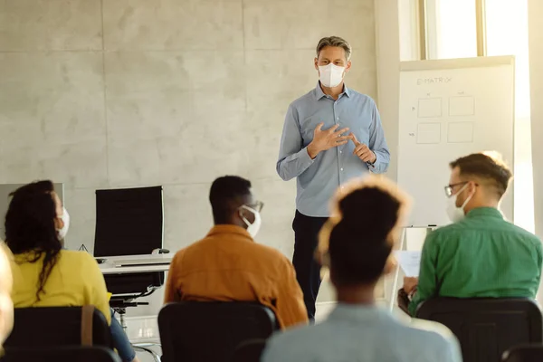 University Professor Wearing Protective Face Mask While Holding Class Group — Photo