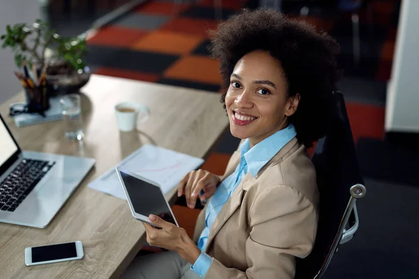 Happy African American Businesswoman Using Touchpad While Working Office Looking — стокове фото