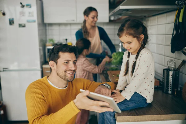 Happy Father Showing Something His Daughter Digital Tablet Kitchen Mother — Stock Fotó