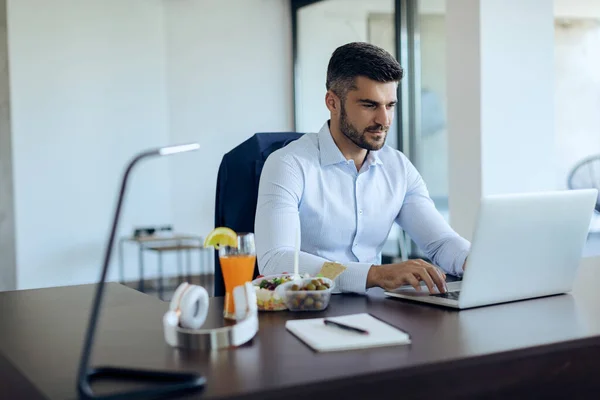 Male Entrepreneur Using Computer While Working Office — Stock Fotó
