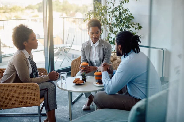 Group African American Business Colleagues Enjoying Break While Talking Drinking — Foto Stock