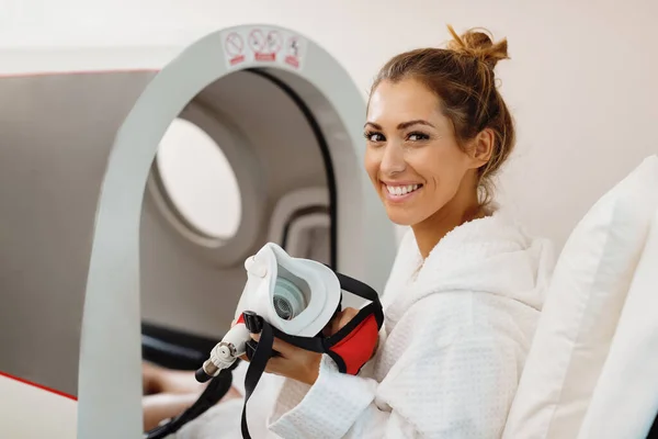 Young Happy Woman Using Oxygen Mask Hyperbaric Oxygen Therapy Health — Φωτογραφία Αρχείου