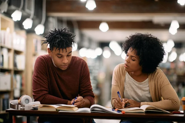 African American Mid Adult Woman Her Younger Friend Studying While — Stockfoto