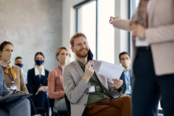 Happy Entrepreneur Takes His Protective Face Mask While Communicating Presenter — Stock Photo, Image