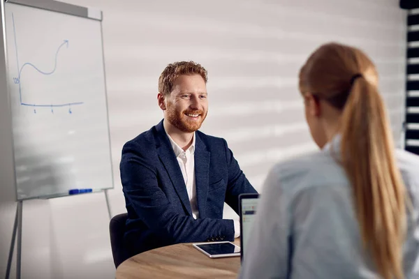 Happy Businessman Talking His Female Colleague While Working Together Office — Fotografia de Stock