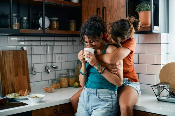 Young Happy Lesbian Women Drinking Coffee Having Fun Kitchen — Foto Stock