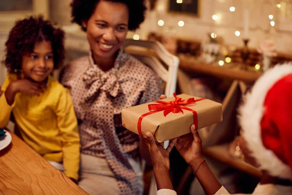 Close African American Boy Surprising His Mother Sister Gift Christmas — ストック写真
