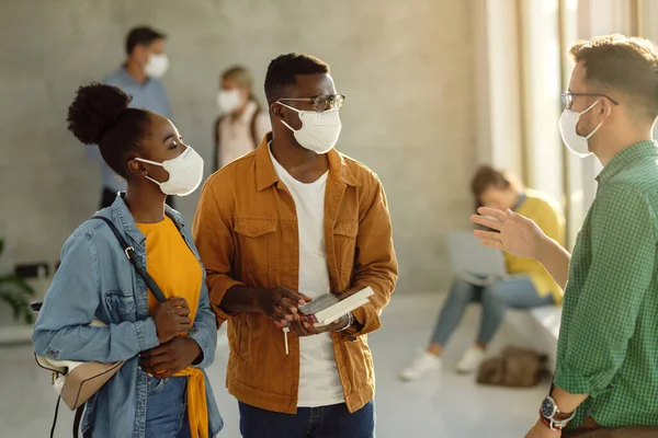 Group Students Protective Face Masks Communicating University Hallway — Foto Stock