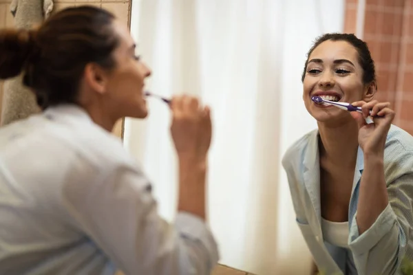 Reflection Mirror Young Happy Woman Brushing Teeth Bathroom — Φωτογραφία Αρχείου