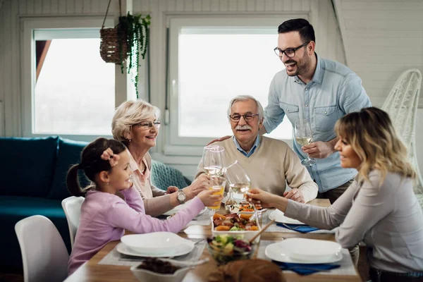 Cheerful Extended Family Having Fun While Toasting Drinks Dining Table — Foto Stock