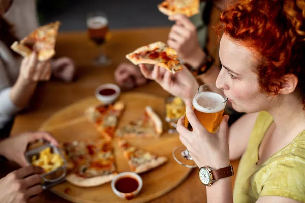 Young Woman Drinking Beer Eating Pizza While Being Her Friends — Photo