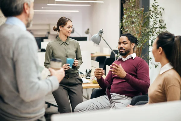 African American Businessman Enjoying Conversation His Coworkers Coffee Break Corporate — Stock Fotó